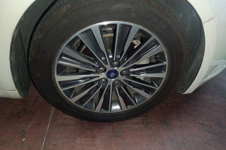 Used Ford Mondeo 2017 EcoBoost 180 Stylish Model Right Front Wheel Hub