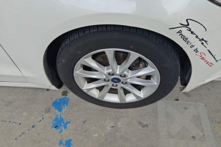 Used Ford Mondeo 2017 EcoBoost 180 Stylish Model Right Front Wheel Hub