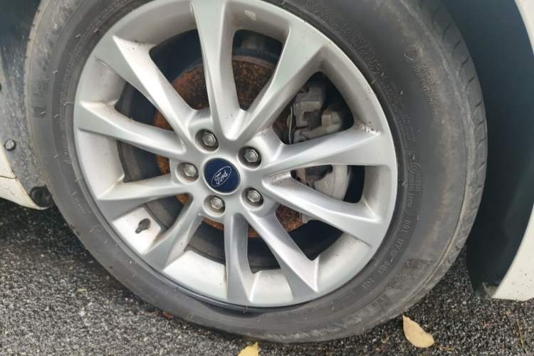Used Ford Mondeo 2017 EcoBoost 180 Stylish Model Right Front Wheel Hub
