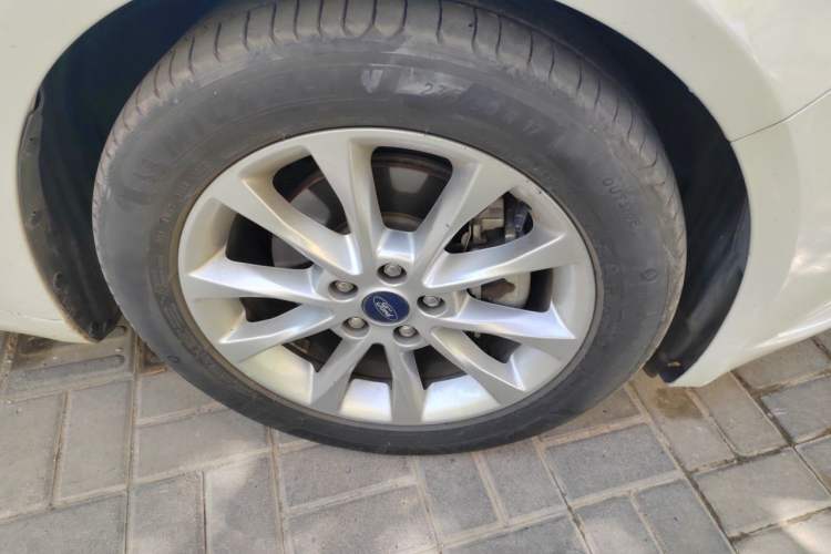 Used Ford Mondeo 2017 EcoBoost 180 Stylish Model Right Front Wheel Hub