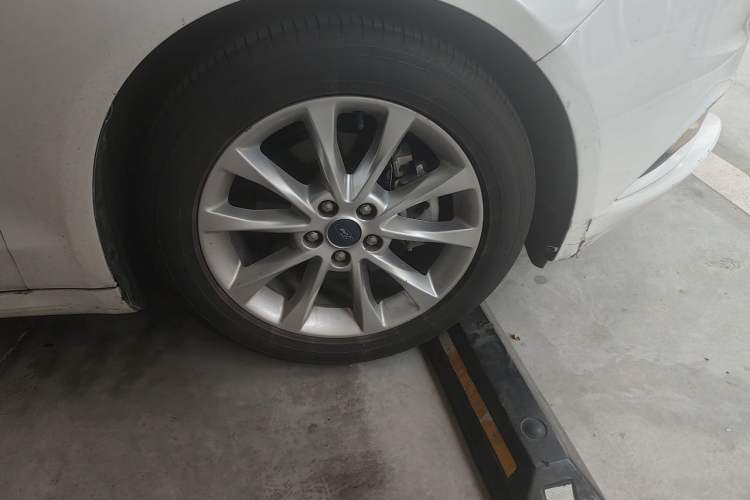 Used Ford Mondeo 2017 EcoBoost 180 Stylish Model Right Front Wheel Hub