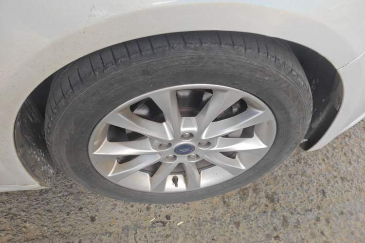 Used Ford Mondeo 2017 EcoBoost 180 Stylish Model Right Front Wheel Hub