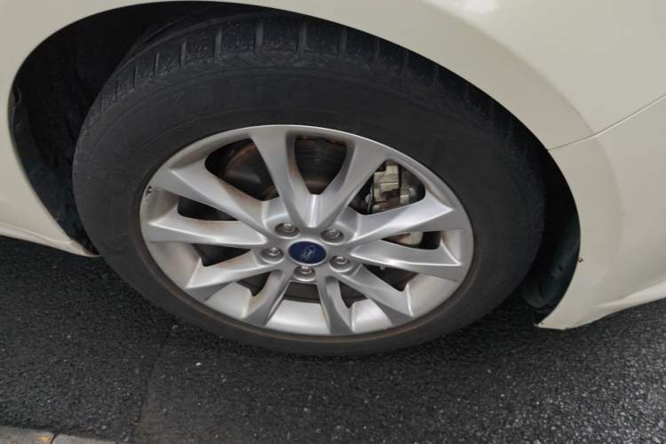 Used Ford Mondeo 2017 EcoBoost 180 Stylish Model Right Front Wheel Hub