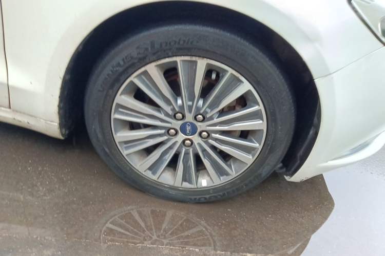 Used Ford Mondeo 2017 EcoBoost 180 Luxury Model Right Front Wheel Hub
