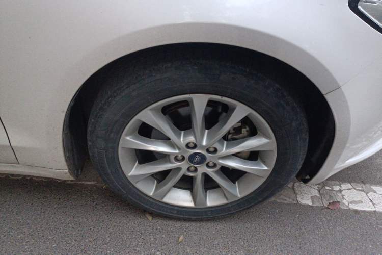 Used Ford Mondeo 2017 EcoBoost 180 Stylish Model Right Front Wheel Hub