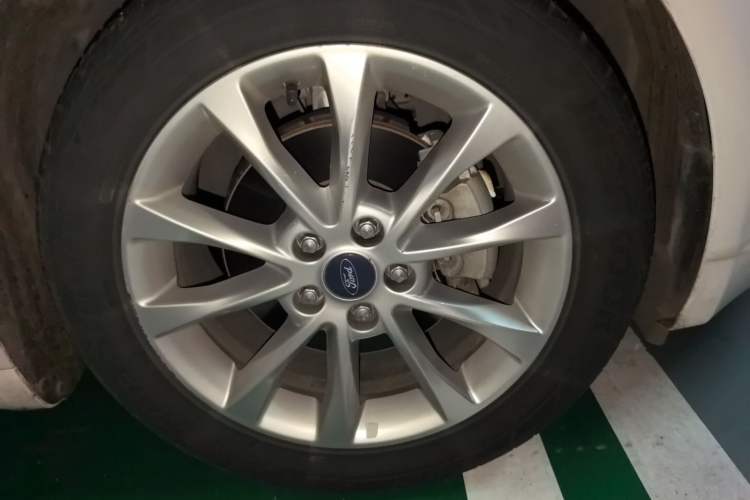 Used Ford Mondeo 2017 EcoBoost 180 Stylish Model Right Front Wheel Hub