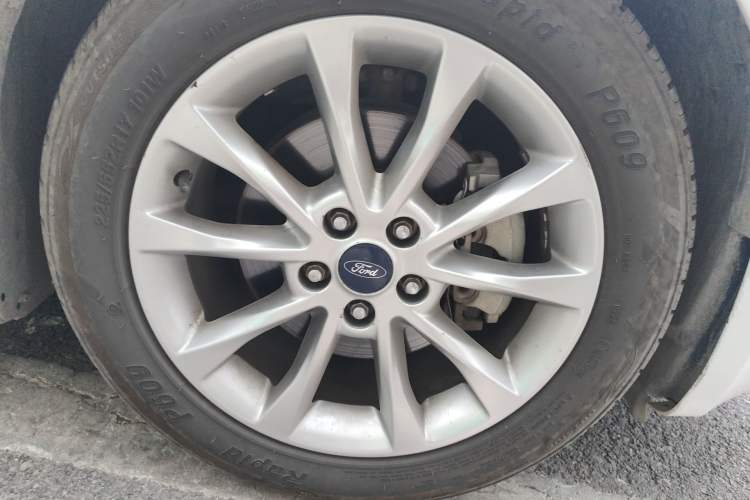 Used Ford Mondeo 2017 EcoBoost 180 Stylish Model Right Front Wheel Hub