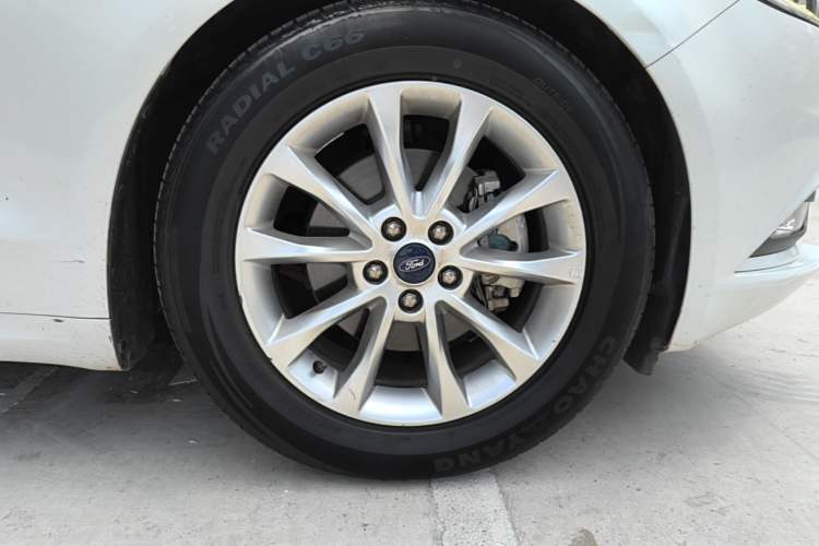 Used Ford Mondeo 2017 EcoBoost 180 Stylish Model Right Front Wheel Hub