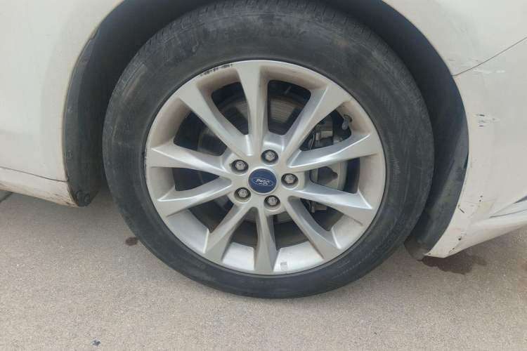 Used Ford Mondeo 2017 EcoBoost 180 Stylish Model Right Front Wheel Hub