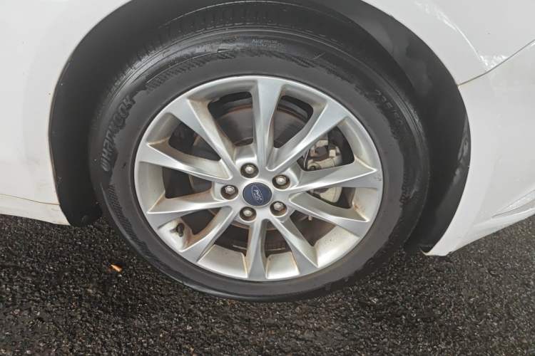 Used Ford Mondeo 2017 EcoBoost 180 Stylish Model Right Front Wheel Hub