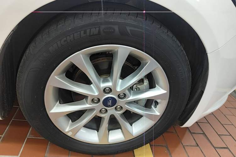 Used Ford Mondeo 2017 EcoBoost 180 Stylish Model Right Front Wheel Hub