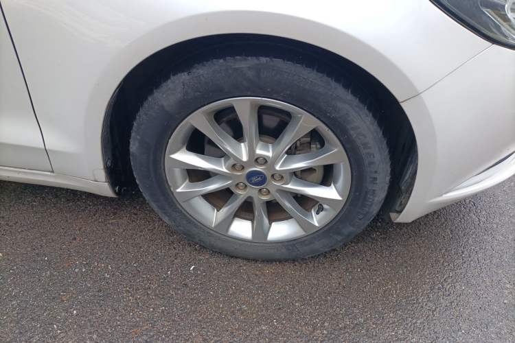 Used Ford Mondeo 2017 EcoBoost 200 Stylish Model Right Front Wheel Hub