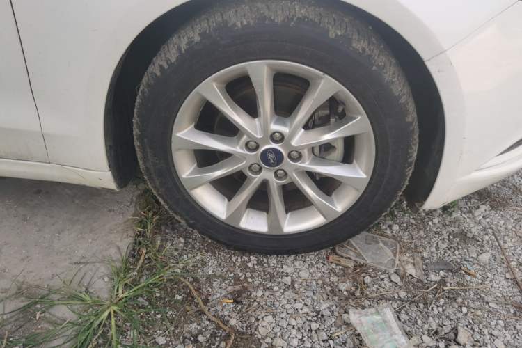 Used Ford Mondeo 2017 EcoBoost 200 Stylish Model Right Front Wheel Hub