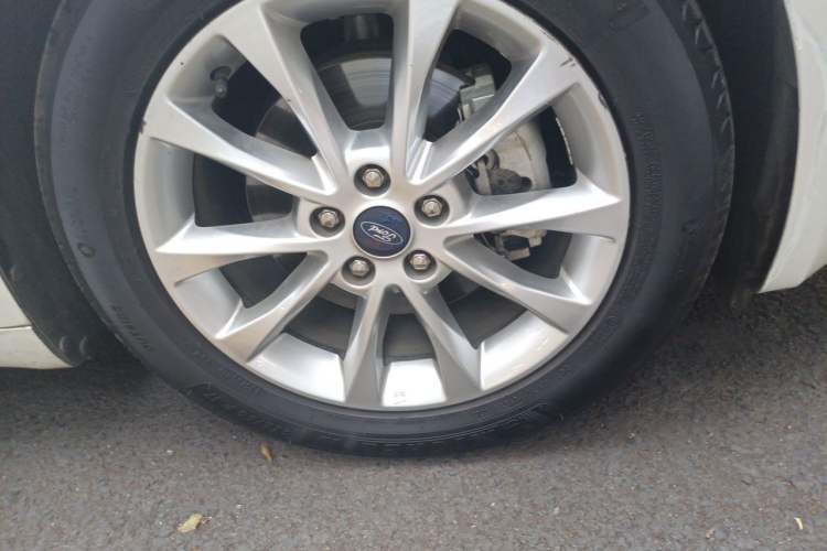 Used Ford Mondeo 2017 EcoBoost 180 Stylish Model Right Front Wheel Hub