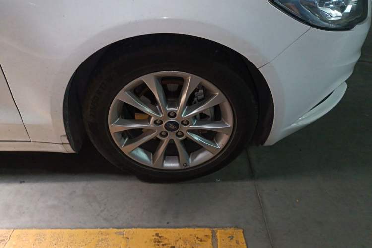Used Ford Mondeo 2017 EcoBoost 200 Stylish Model Right Front Wheel Hub