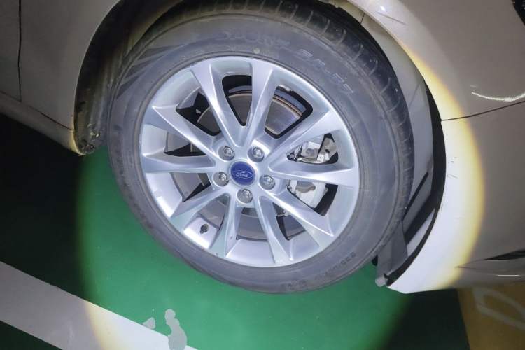Used Ford Mondeo 2017 EcoBoost 200 Stylish Model Right Front Wheel Hub