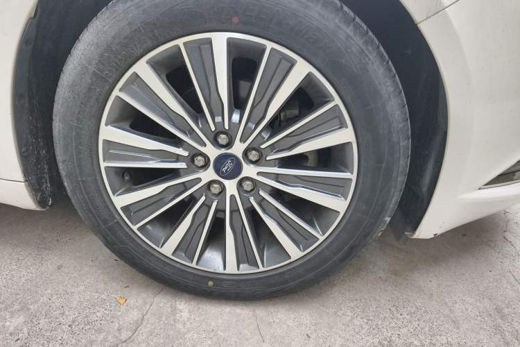 Used Ford Mondeo 2017 EcoBoost 180 Luxury Model Right Front Wheel Hub