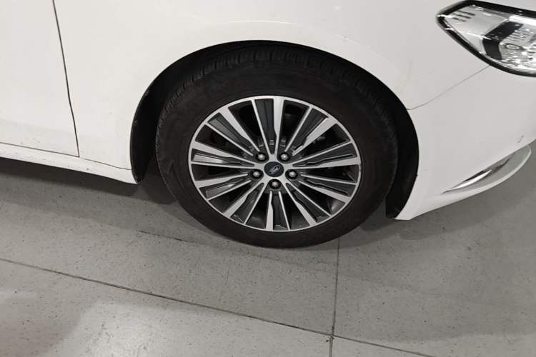 Used Ford Mondeo 2017 EcoBoost 200 Luxury Model Right Front Wheel Hub