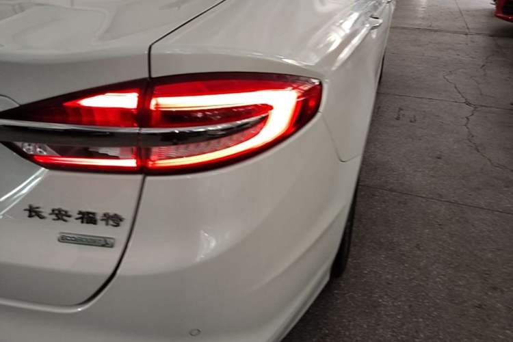 Used Ford Mondeo 2017 EcoBoost 180 Luxury Model Right Rear Taillight