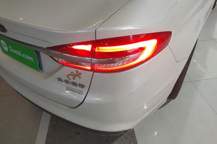 Used Ford Mondeo 2017 EcoBoost 180 Stylish Model Right Rear Taillight