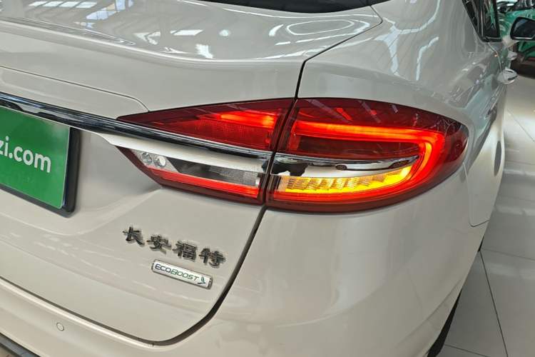 Used Ford Mondeo 2017 EcoBoost 180 Stylish Model Right Rear Taillight