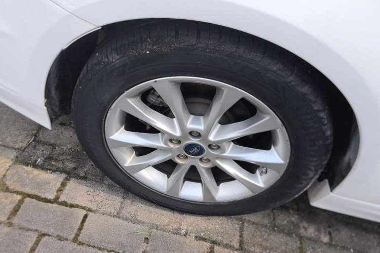 Used Ford Mondeo 2017 EcoBoost 200 Stylish Model Right Rear Wheel Hub