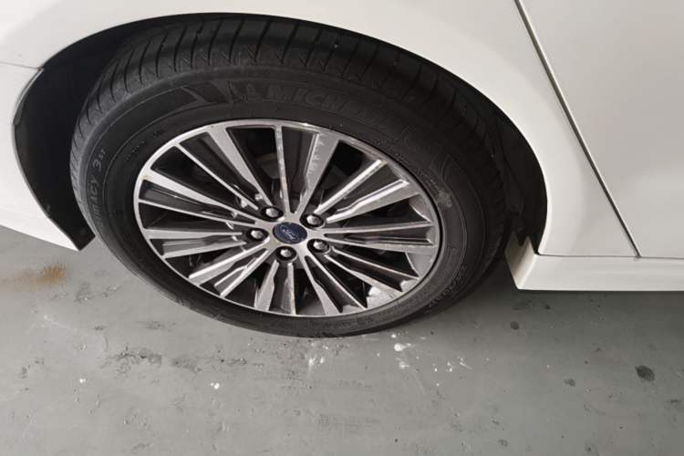 Used Ford Mondeo 2017 Restyled EcoBoost 180 Luxury Version Right Rear Wheel Hub
