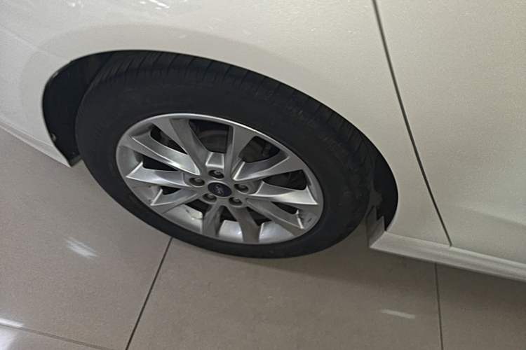 Used Ford Mondeo 2017 EcoBoost 200 Stylish Model Right Rear Wheel Hub