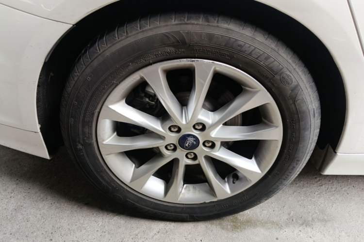 Used Ford Mondeo 2017 EcoBoost 180 Stylish Model Right Rear Wheel Hub