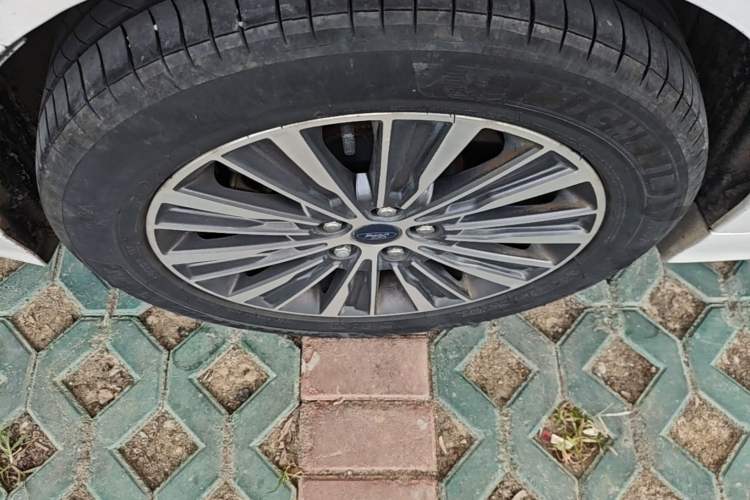Used Ford Mondeo 2017 EcoBoost 180 Luxury Model Right Rear Wheel Hub