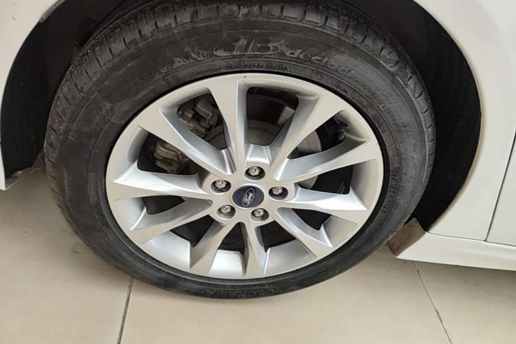 Used Ford Mondeo 2017 EcoBoost 180 Stylish Model Right Rear Wheel Hub