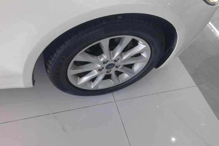 Used Ford Mondeo 2017 Facelifted EcoBoost 180 Fashion Edition Right Rear Wheel Hub