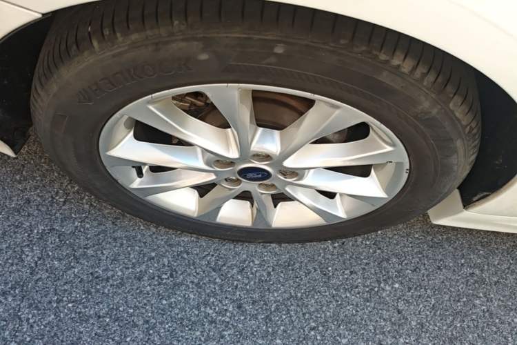 Used Ford Mondeo 2017 EcoBoost 180 Stylish Model Right Rear Wheel Hub