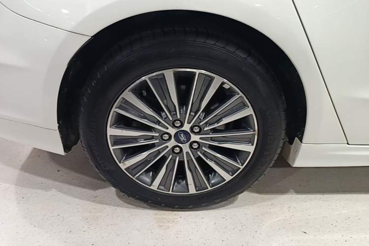 Used Ford Mondeo 2017 Facelifted EcoBoost 200 Luxury Version Right Rear Wheel Hub
