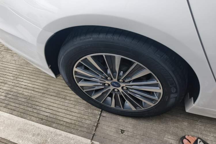 Used Ford Mondeo 2017 Restyled EcoBoost 180 Luxury Version Right Rear Wheel Hub