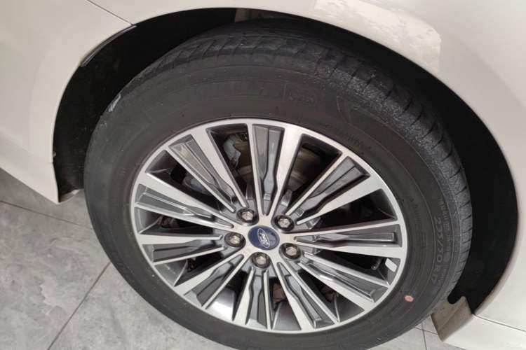 Used Ford Mondeo 2017 Restyled EcoBoost 180 Luxury Version Right Rear Wheel Hub