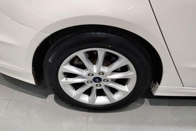 Used Ford Mondeo 2017 Facelifted EcoBoost 180 Fashion Edition Right Rear Wheel Hub