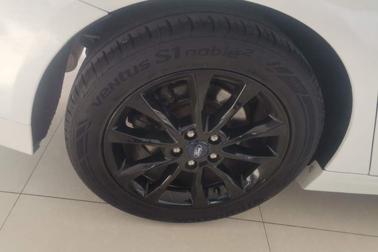 Used Ford Mondeo 2017 EcoBoost 180 Stylish Model Right Rear Wheel Hub