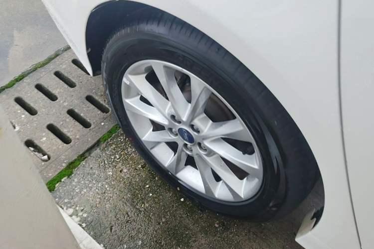Used Ford Mondeo 2017 EcoBoost 180 Stylish Model Right Rear Wheel Hub