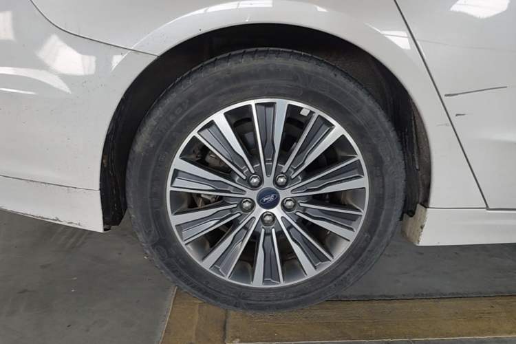 Used Ford Mondeo 2017 EcoBoost 200 Luxury Model Right Rear Wheel Hub