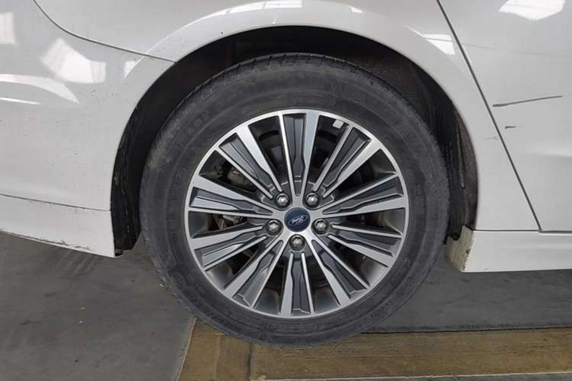 Used Ford Mondeo 2017 EcoBoost 200 Luxury Model Right Rear Wheel Hub