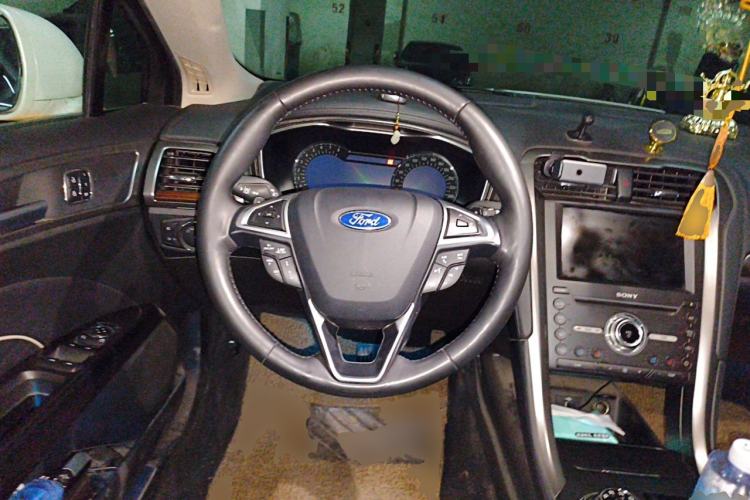 Used Ford Mondeo 2017 EcoBoost 245 Flagship Model Steering Wheel