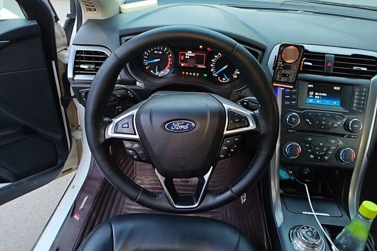 Used Ford Mondeo 2017 EcoBoost 200 Stylish Model Steering Wheel