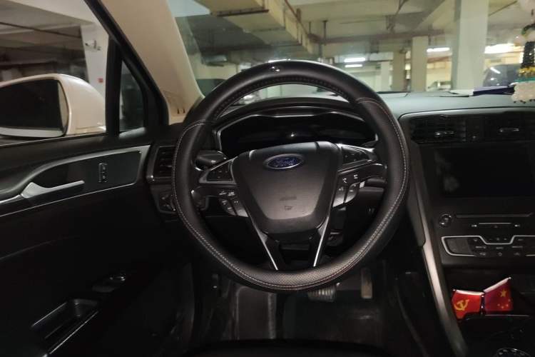 Used Ford Mondeo 2017 EcoBoost 200 Luxury Model Steering Wheel