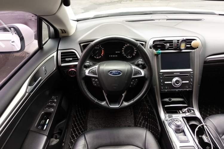 Used Ford Mondeo 2017 EcoBoost 200 Stylish Model Steering Wheel