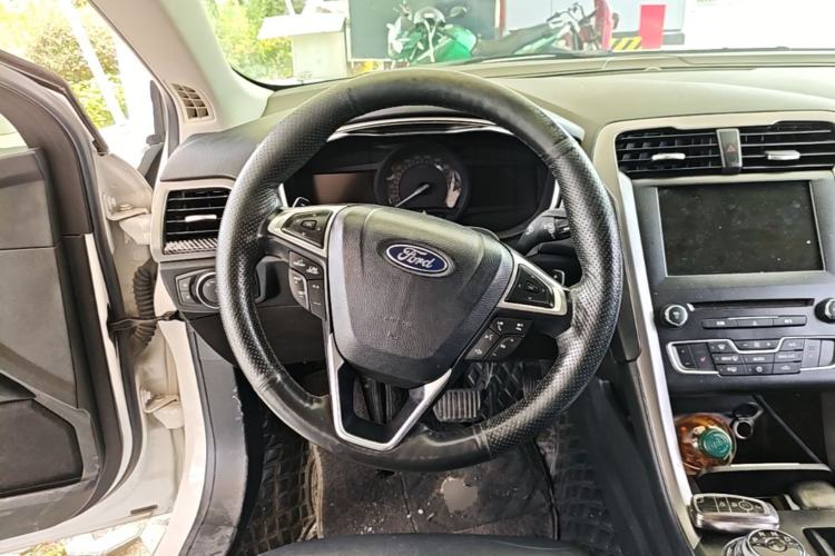 Used Ford Mondeo 2017 EcoBoost 180 Luxury Model Steering Wheel