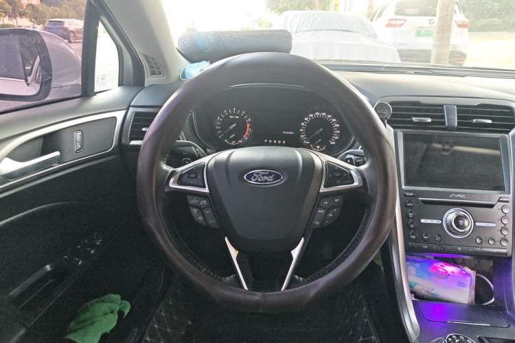 Used Ford Mondeo 2017 EcoBoost 200 Stylish Model Steering Wheel