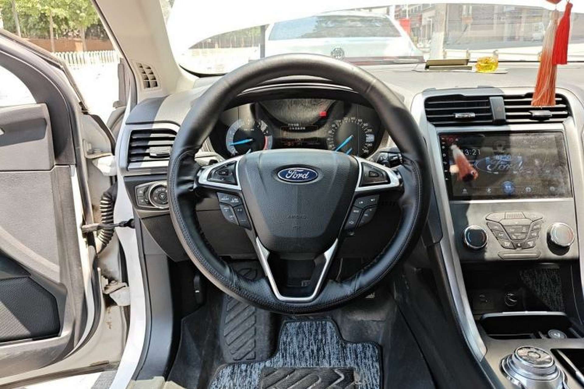 Used Ford Mondeo 2017 EcoBoost 200 Stylish Model Steering Wheel