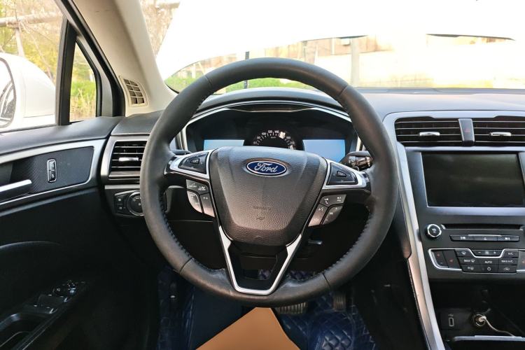 Used Ford Mondeo 2017 EcoBoost 180 Luxury Model Steering Wheel