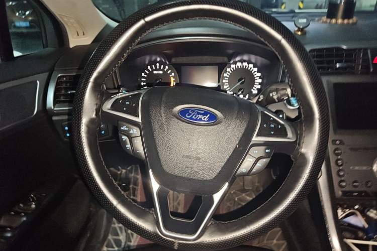 Used Ford Mondeo 2017 EcoBoost 200 Stylish Model Steering Wheel